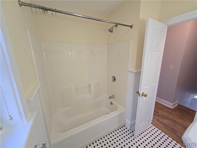 Building Photo - 205 Elmbrook Dr