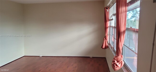 Building Photo - 1 br, 1 bath Condo - 13475 SW 9th St Apt A...