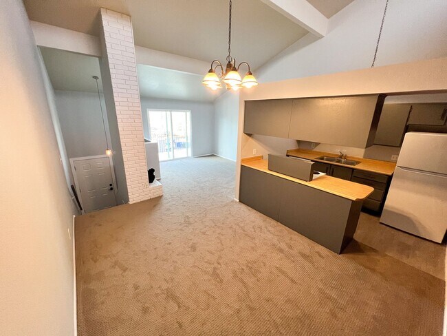 Building Photo - 1800 Gundersen Ln S
