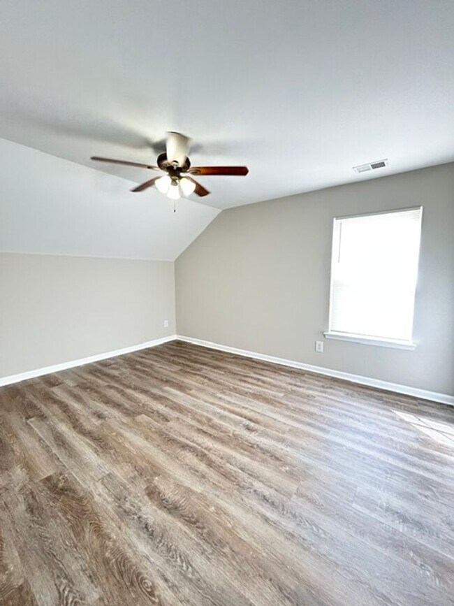 Building Photo - UPDATED 4 BEDROOM HOME IN LEXINGTON'S SPRING KNOLL