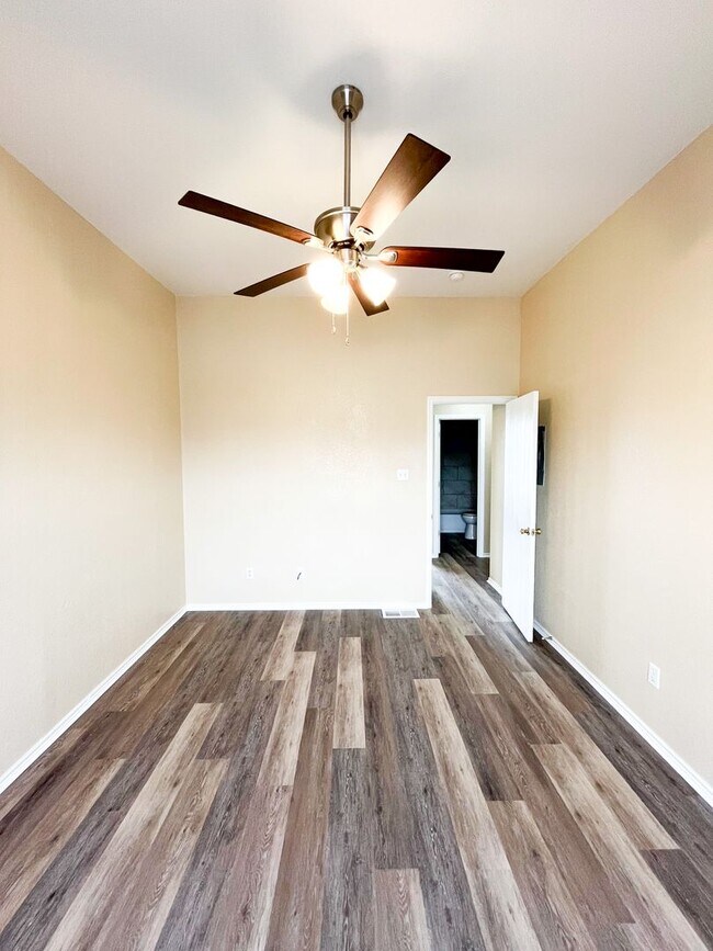Building Photo - 4501 Jeff Scott Dr