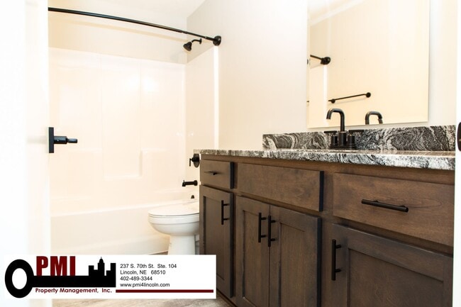 Building Photo - 5 Bedroom and 3 Bathroom House