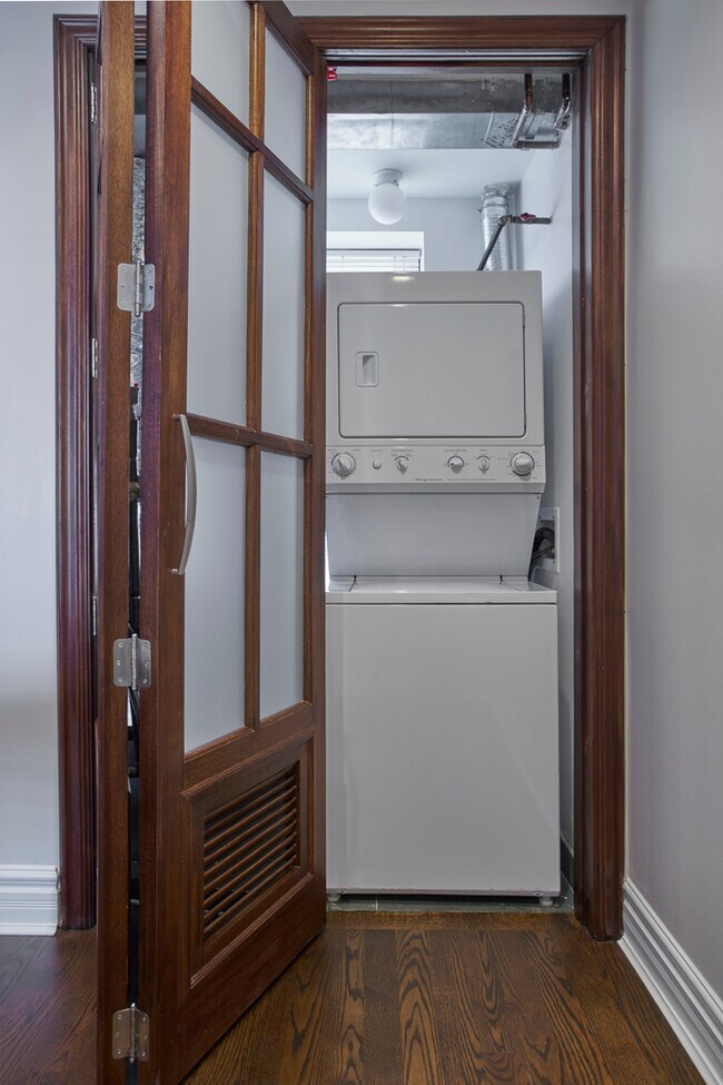 Building Photo - 70 E Walton St