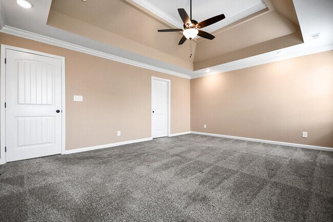 Building Photo - Pet Friendly Four Bedroom!