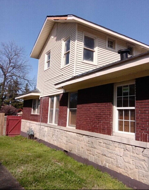 Building Photo - 1760 Foster Ave