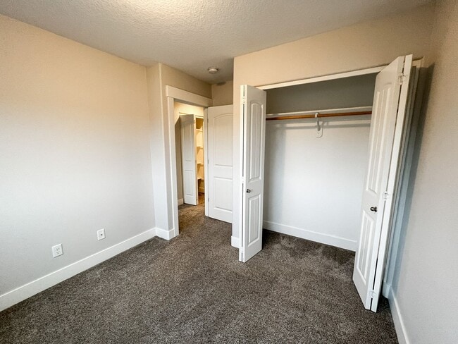 Building Photo - BIGFIR1069-1071