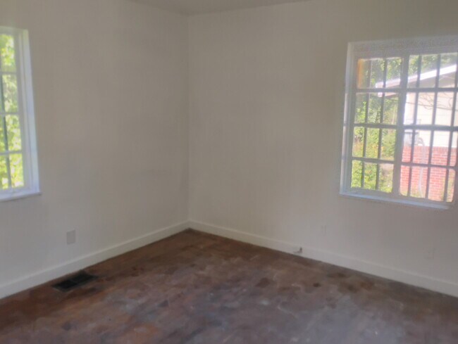 Building Photo - 1105 W McDowell Rd