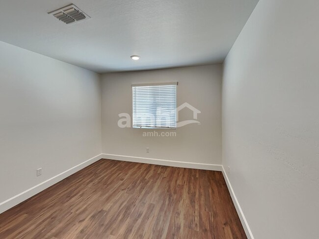 Building Photo - 17109 W Lawrence Ln