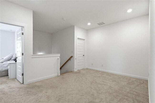 Building Photo - 5045 Reserve Dr