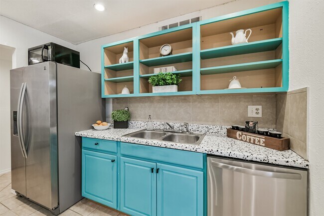 Building Photo - 24426 Rockin 7 Dr