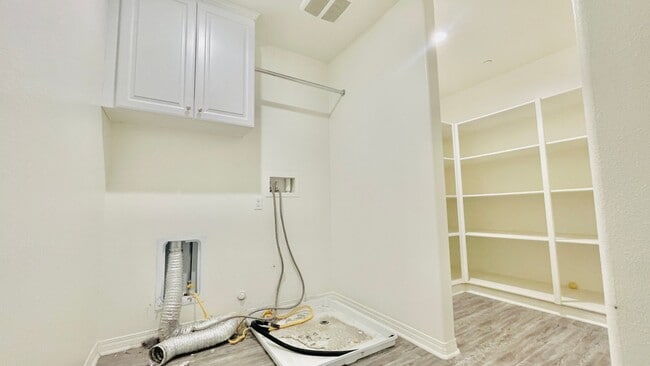 Building Photo - BEAUTIFUL 5BD/3BA-2 Story Home available for rent in Jurupa Valley!