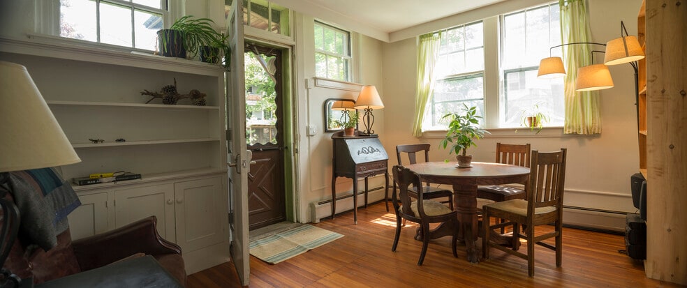 Living Room entrance - 40 Barrett Pl