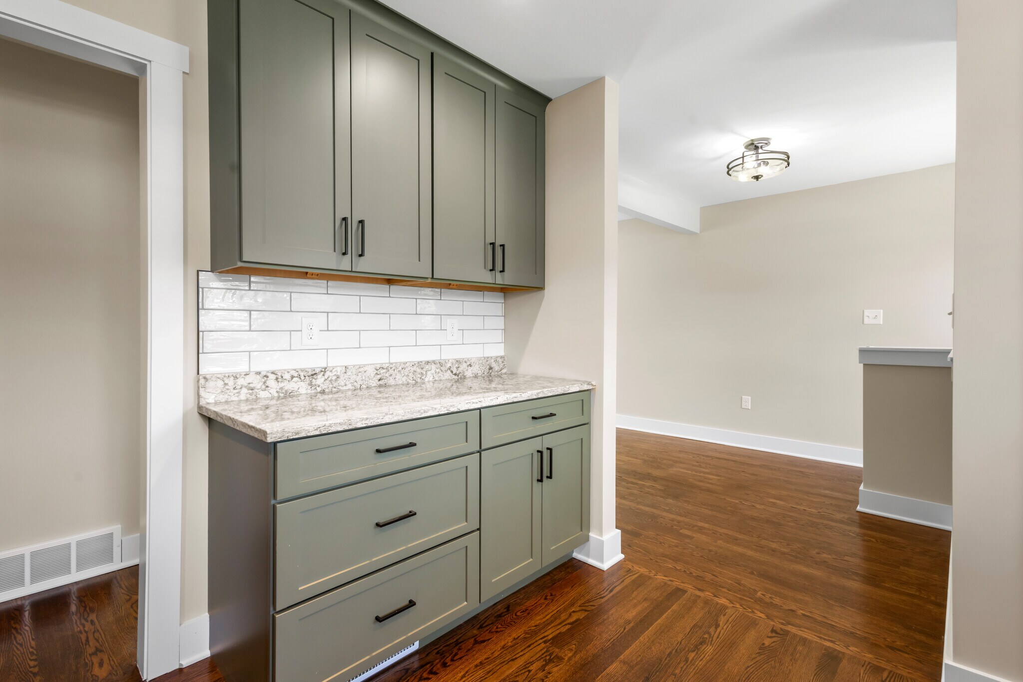 Building Photo - 2628 Linden Pl
