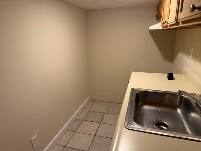 Building Photo - Spacious home close to METRO, Uof MD, etc.