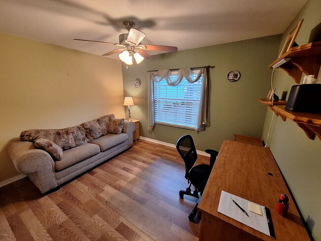 Building Photo - Beautifully upgraded Ground Floor condo with lake view