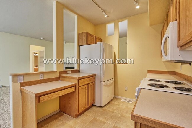 Building Photo - 2 Bed, 2 Bath Main Floor Condo in Cascade ...