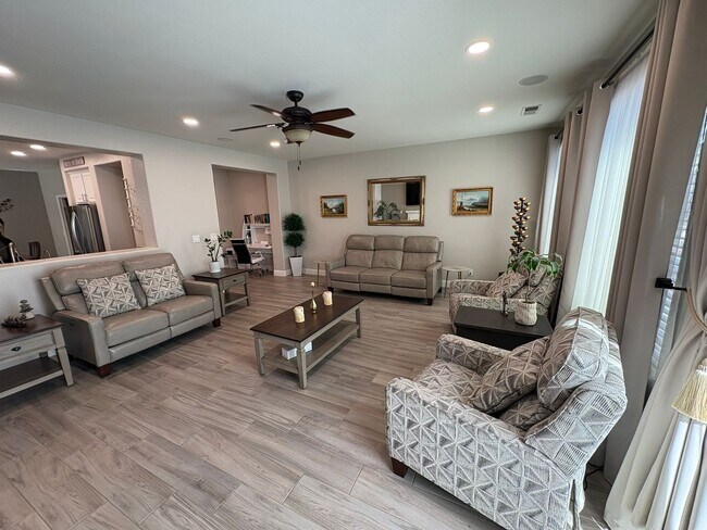 Building Photo - BEAUTIFUL - UPGRADED - LAMINATE FLOORING -...