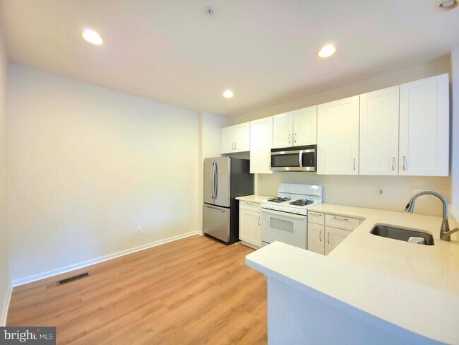 Building Photo - 5310 Birds View Ln