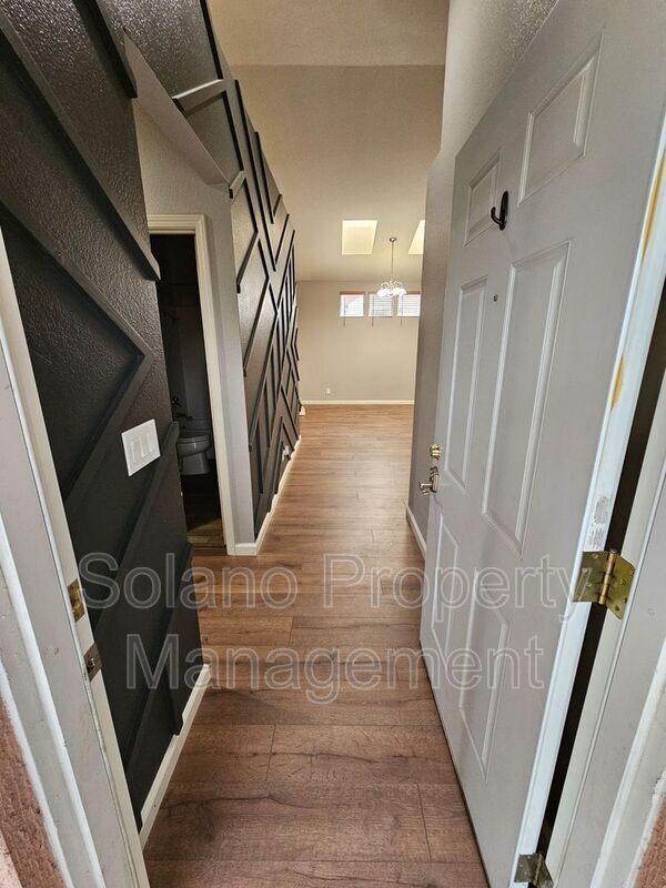 Building Photo - 246 Potrero St