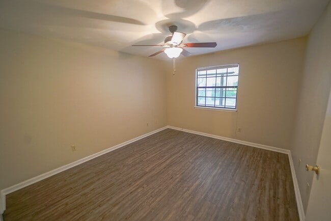 Building Photo - 2 bed 2 bath Sublease