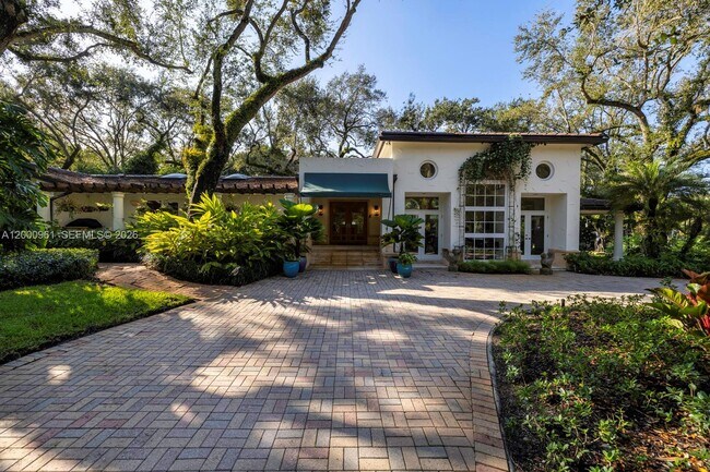 Building Photo - 10100 Lakeside Dr