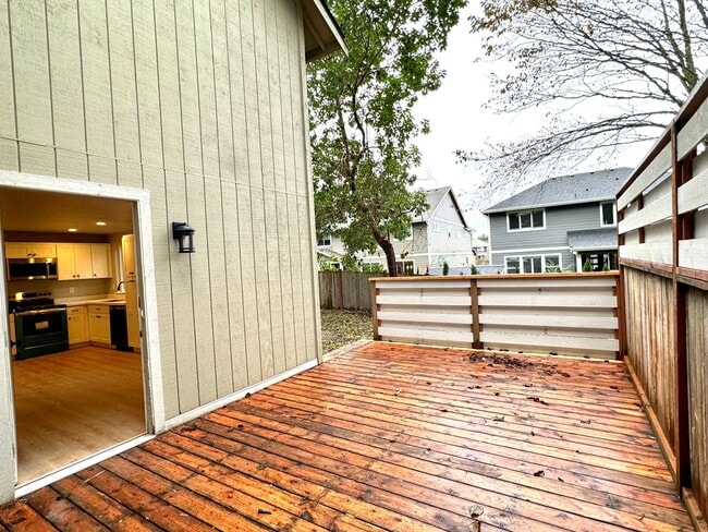 Building Photo - Modern 2BR, 1.5BA Duplex in Gig Harbor - F...