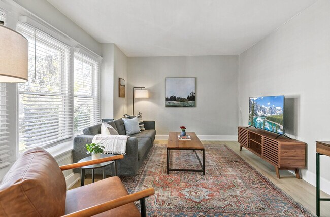 Primary Photo - 1073 N Downing St