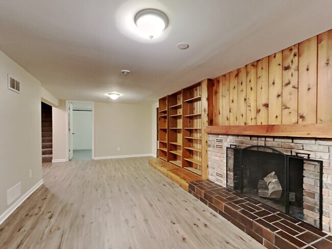 Building Photo - 2551 Charlotte St