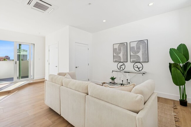 Building Photo - 1343 4th St