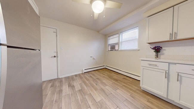 Building Photo - 2402 N 76th Ct