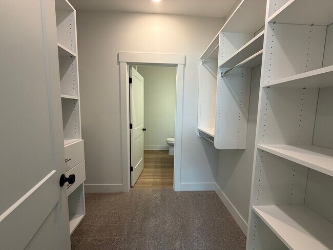 Building Photo - Newly built 3 bedroom spacious home!