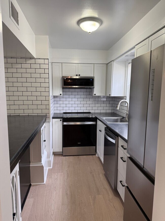 Building Photo - Forest Acres