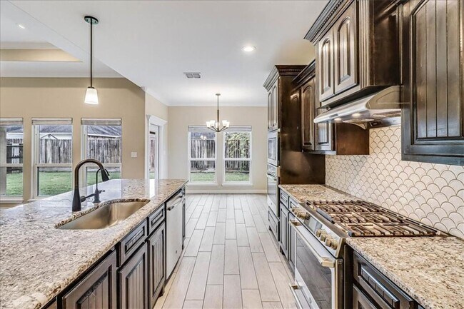 Building Photo - 6537 Paddington Dr