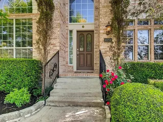 Primary Photo - 10201 Chestnut Ridge Rd