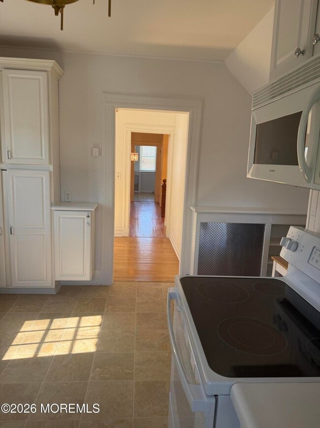 Building Photo - 84 McLaren St