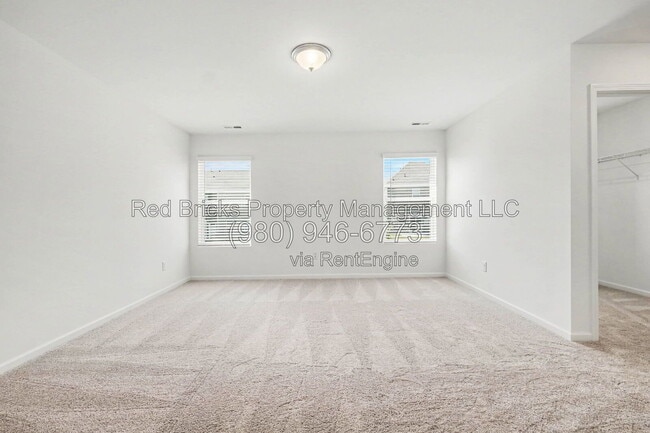 Building Photo - 826 Earhart St NW
