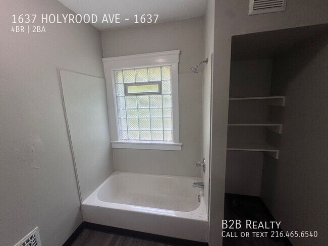 Building Photo - 1637 Holyrood Rd