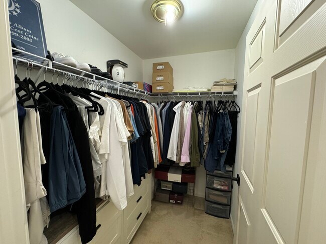 Building Photo - 5259 Twin Oaks Dr