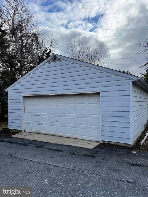 Building Photo - 170 W Penn Ave