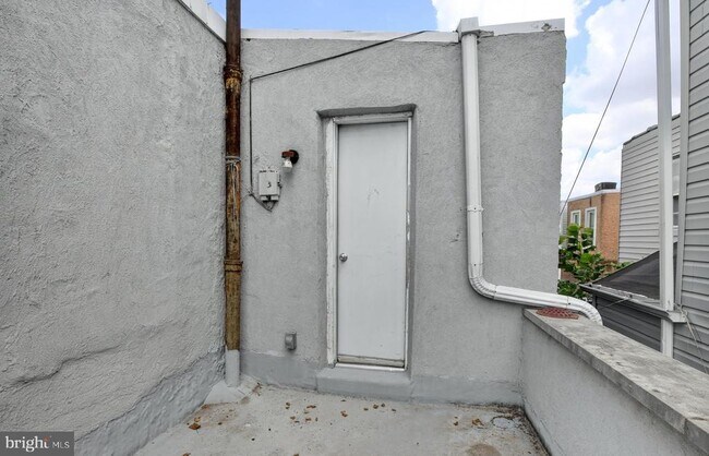 Building Photo - 1655 S Bancroft St