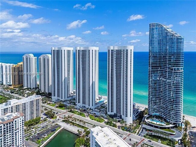 Building Photo - 16001 Collins Ave