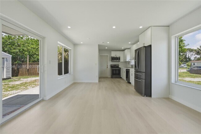 Building Photo - 20440 NW 20th Ct