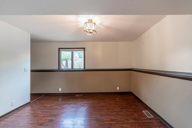 Building Photo - 77 Joy St