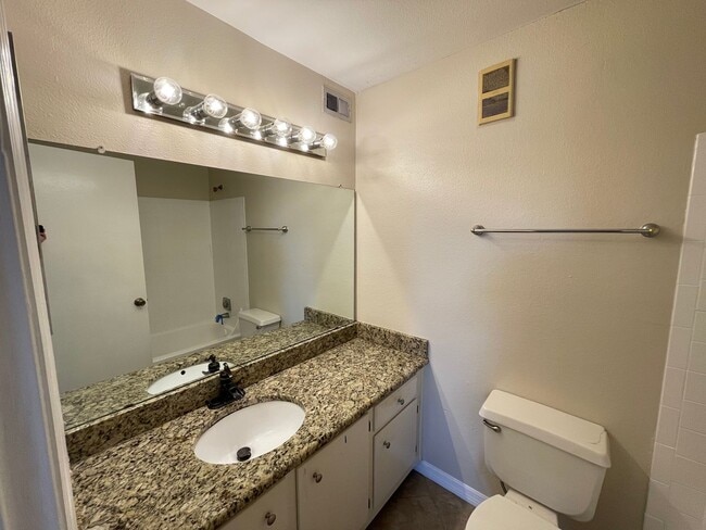 Building Photo - 1Bd/1BA Condo in Walden Palms near Millenia!