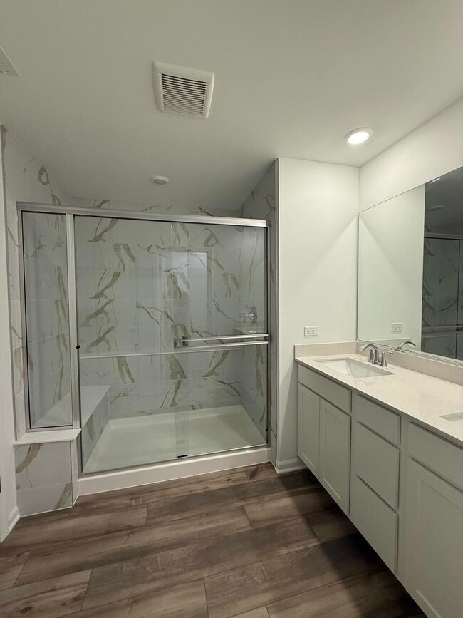 Building Photo - 14940 Dyer Ln