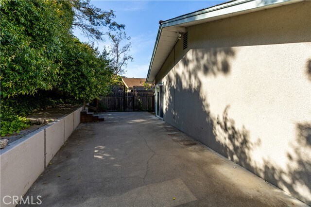 Building Photo - 668 Patricia Dr