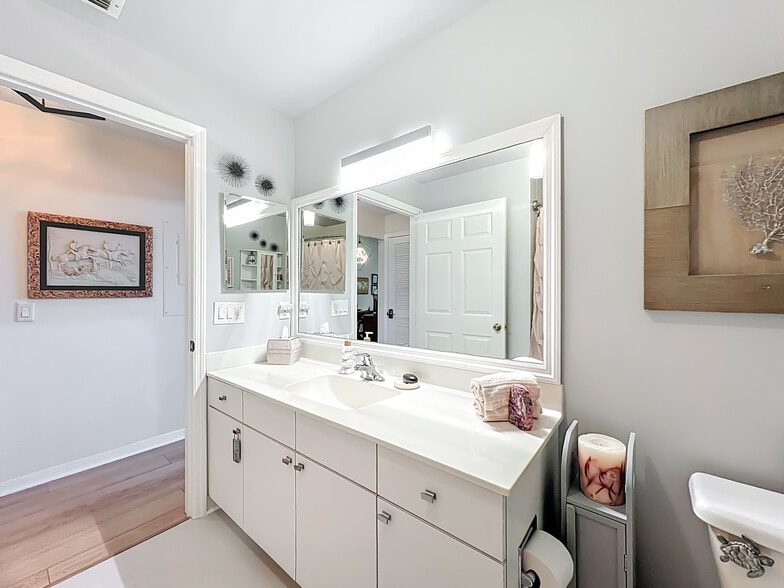 Building Photo - 760 Lake Orchid Cir