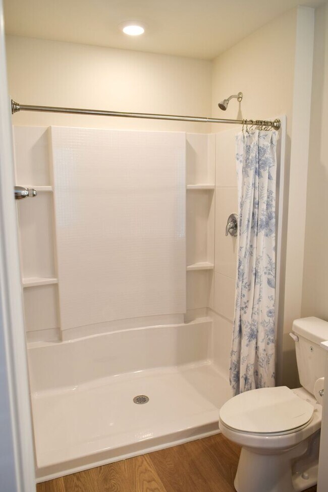 Building Photo - Stunning NEW Townhouse in Heritage Trace!