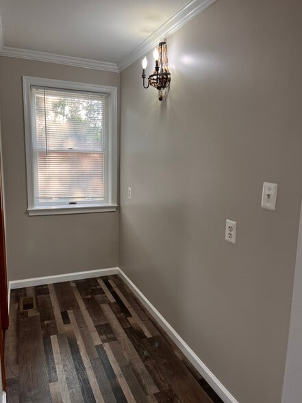 Building Photo - 3355 Gallows Rd