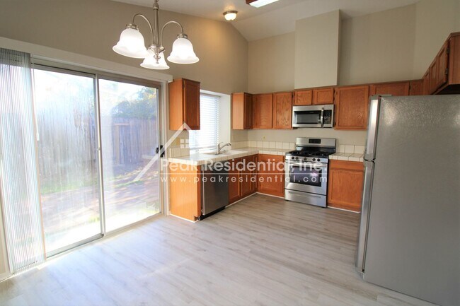 Building Photo - Updated 3bd/2ba Home near Cosumnes River College